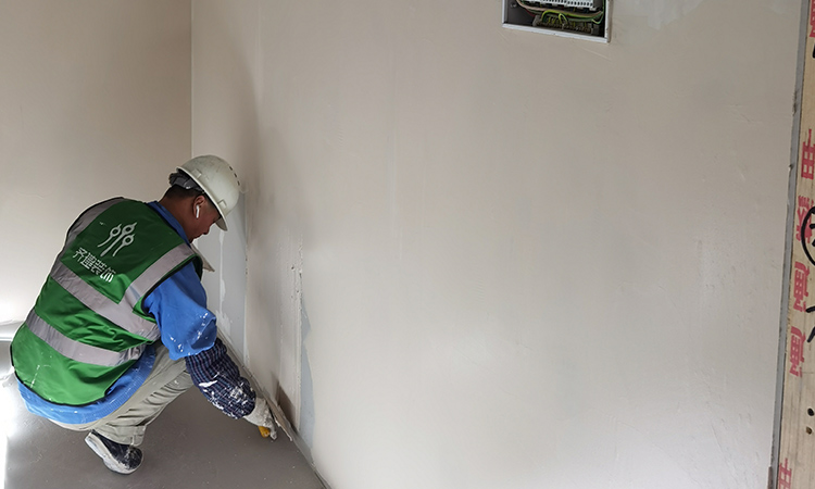 上海辦公室裝修公司施工現(xiàn)場(chǎng)墻頂面油工批嵌